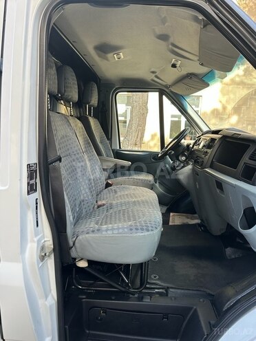 Ford Transit-10