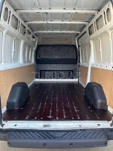 Ford Transit-7