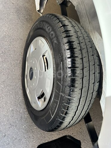 Ford Transit-13