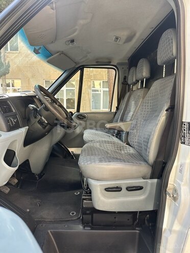 Ford Transit-15