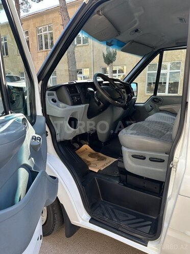 Ford Transit-14