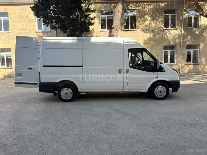 Ford Transit-8