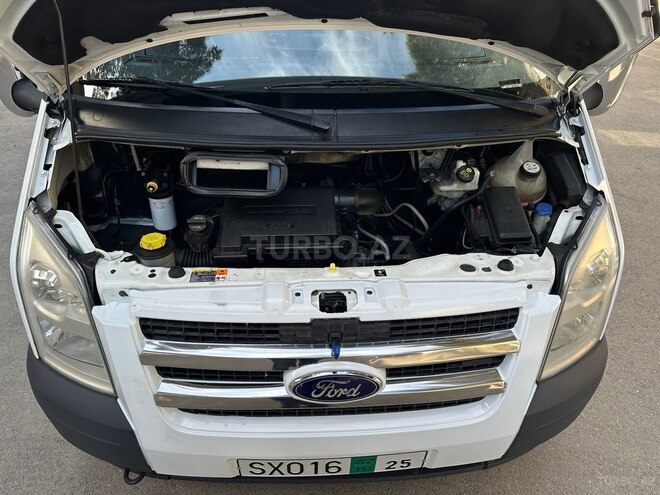 Ford Transit-11