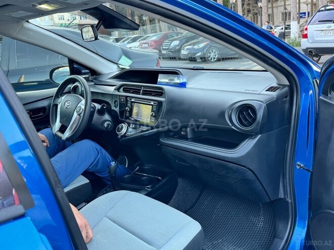 Toyota Prius C 2017, 188,000 km - 1.5 l - Bakı