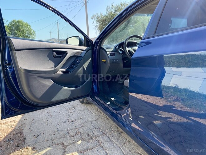 Hyundai Elantra 2015, 300,000 km - 1.8 л - Bakı