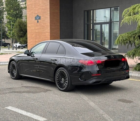 Mercedes E 300 e-5