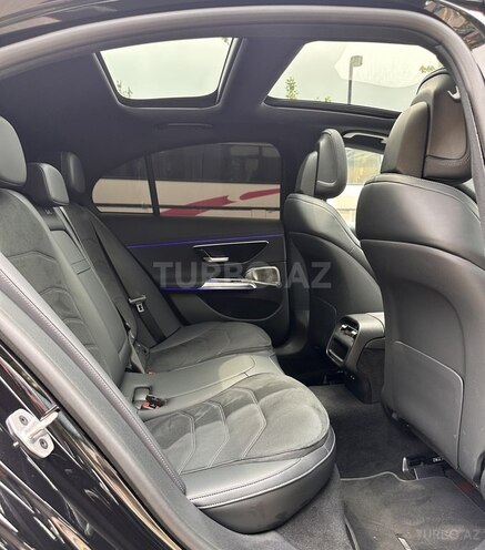 Mercedes E 300 e-13