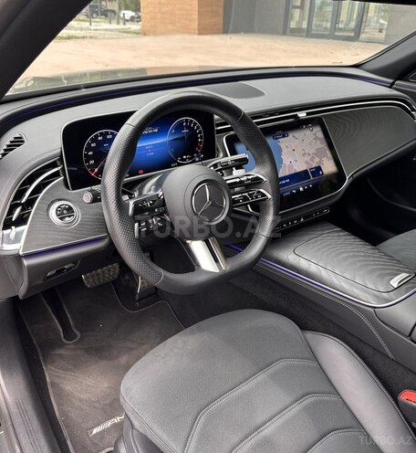 Mercedes E 300 e-9