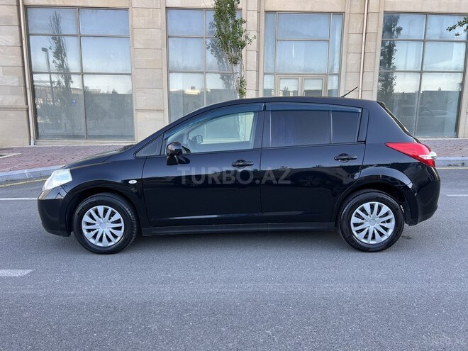 Nissan Tiida-10