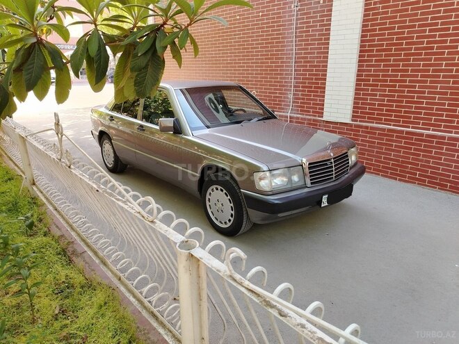 Mercedes 190 1991, 300,000 km - 2.0 l - Saatlı