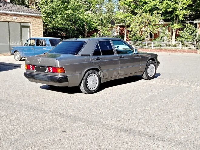 Mercedes 190 1991, 300,000 km - 2.0 l - Saatlı