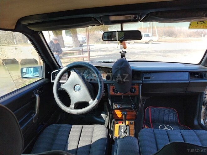 Mercedes 190 1991, 300,000 km - 2.0 l - Saatlı