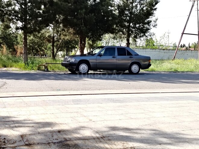 Mercedes 190 1991, 300,000 km - 2.0 l - Saatlı