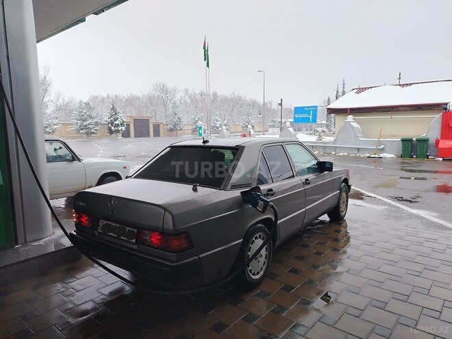 Mercedes 190 1991, 300,000 km - 2.0 l - Saatlı