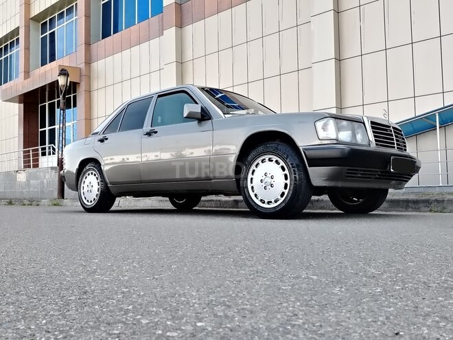 Mercedes 190 1991, 300,000 km - 2.0 l - Saatlı