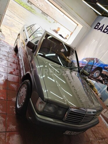 Mercedes 190 1991, 300,000 km - 2.0 l - Saatlı