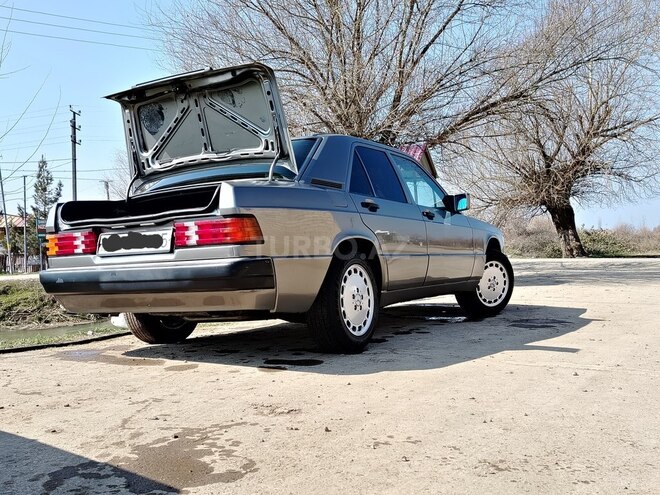 Mercedes 190 1991, 300,000 km - 2.0 l - Saatlı