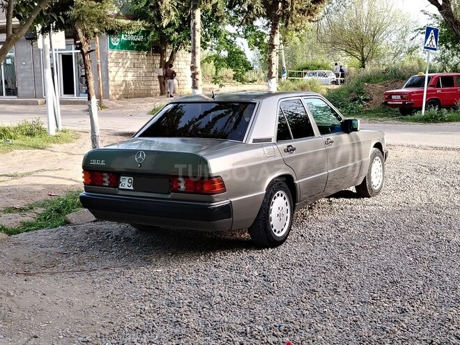 Mercedes 190 1991, 300,000 km - 2.0 l - Saatlı