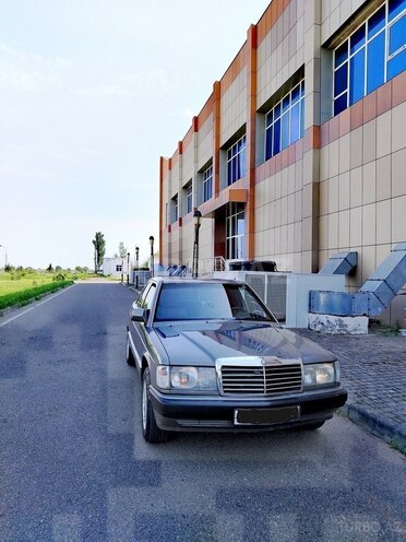 Mercedes 190 1991, 300,000 km - 2.0 l - Saatlı