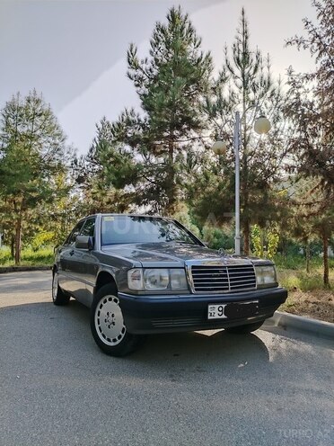 Mercedes 190 1991, 300,000 km - 2.0 l - Saatlı