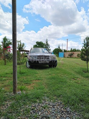 Mercedes 190 1991, 300,000 km - 2.0 l - Saatlı