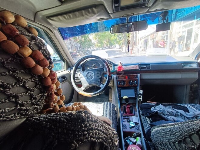 Mercedes E 250 1994, 256,341 km - 2.5 л - Qazax