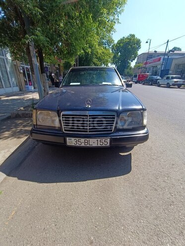 Mercedes E 250 1994, 256,341 km - 2.5 л - Qazax