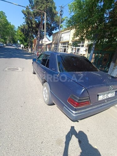 Mercedes E 250 1994, 256,341 km - 2.5 л - Qazax