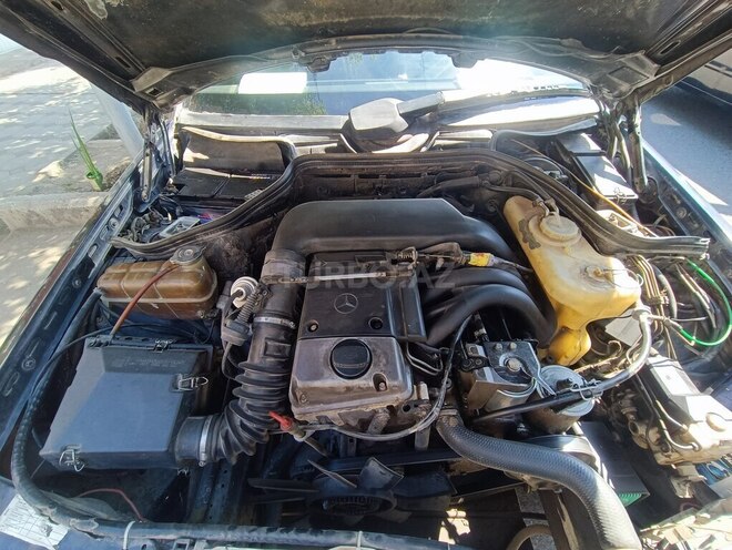 Mercedes E 250 1994, 256,341 km - 2.5 л - Qazax