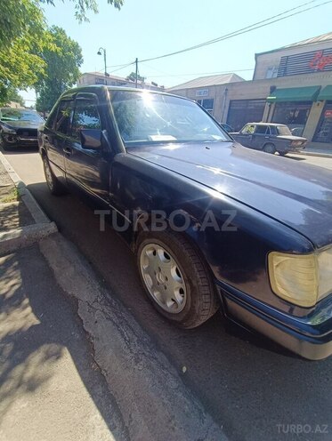 Mercedes E 250 1994, 256,341 km - 2.5 л - Qazax