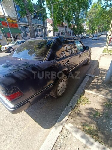 Mercedes E 250 1994, 256,341 km - 2.5 л - Qazax