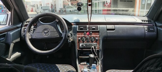 Mercedes E 230 1996, 261,000 km - 2.3 l - Kürdəmir