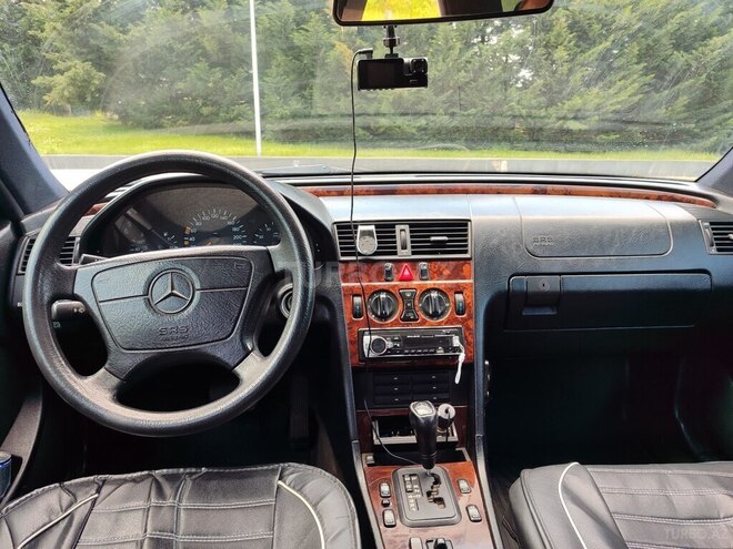 Mercedes C 180 1998, 320,000 km - 1.8 l - Quba