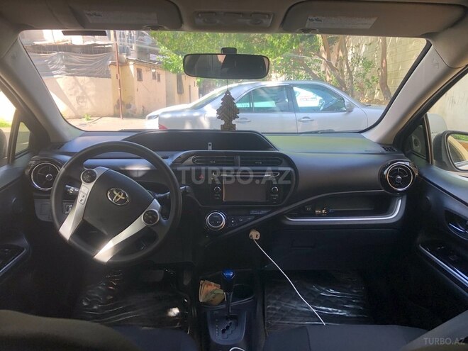 Toyota Prius C 2015, 225,000 km - 1.5 л - Bakı