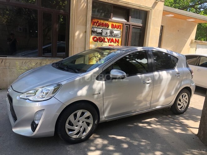 Toyota Prius C 2015, 225,000 km - 1.5 л - Bakı