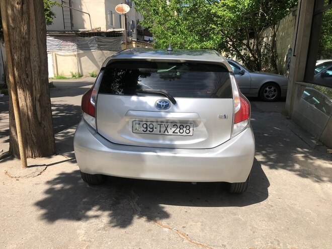 Toyota Prius C 2015, 225,000 km - 1.5 л - Bakı