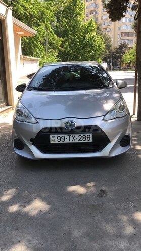 Toyota Prius C 2015, 225,000 km - 1.5 л - Bakı