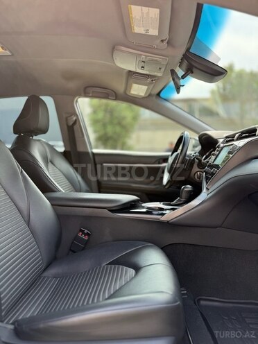 Toyota Camry-13