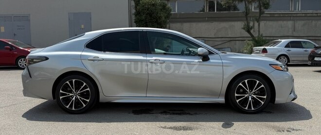 Toyota Camry-12