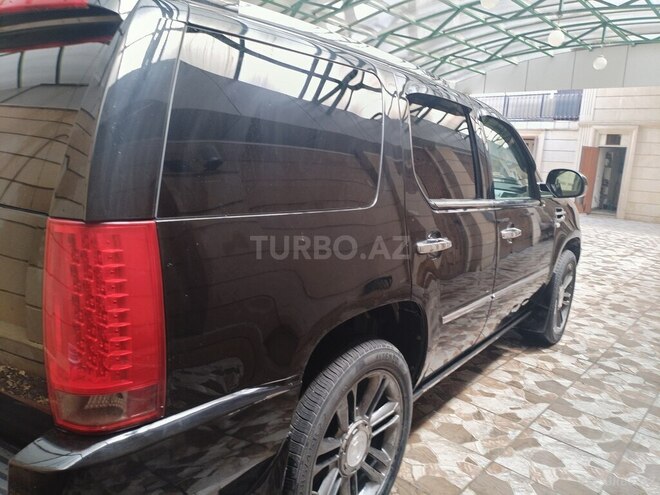 Cadillac Escalade-4