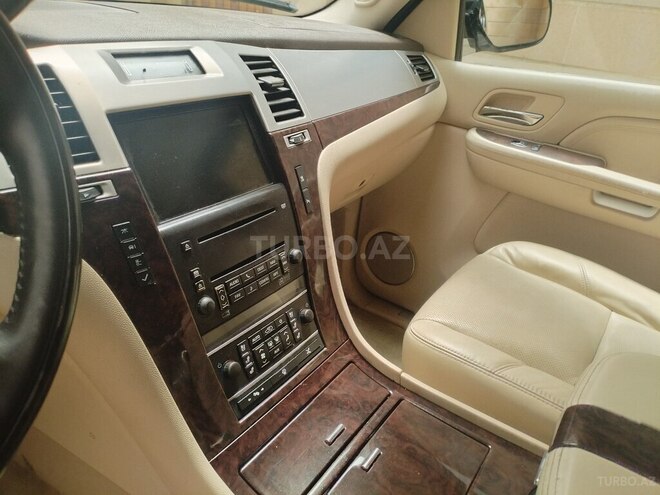 Cadillac Escalade-8