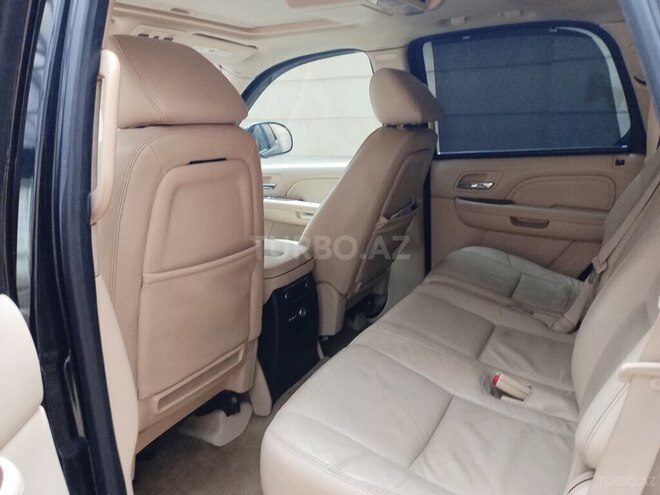 Cadillac Escalade-10
