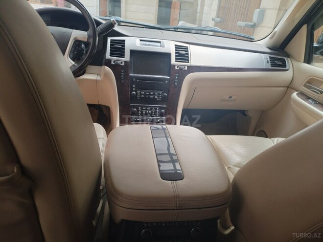 Cadillac Escalade-9