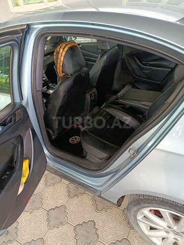 Volkswagen Passat 2005, 377,880 km - 2.0 l - Biləsuvar