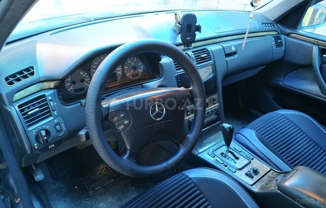 Mercedes E 220 d 2001, 200,000 km - 2.2 l - Bakı