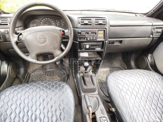 Opel Vectra 1995, 555,000 km - 1.8 l - Zaqatala