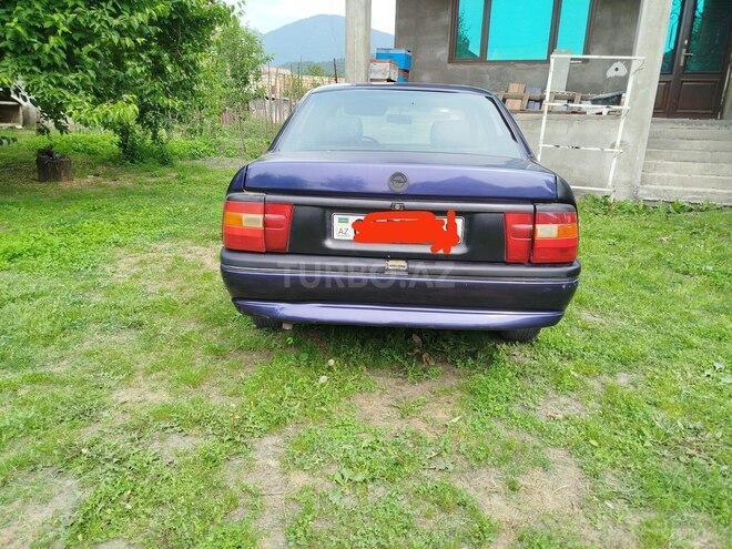 Opel Vectra 1995, 555,000 km - 1.8 l - Zaqatala