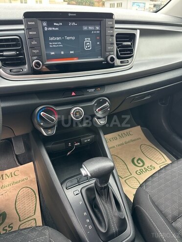 Kia Rio-13