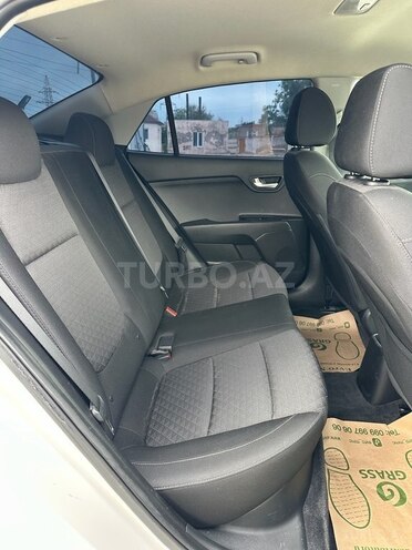 Kia Rio-10