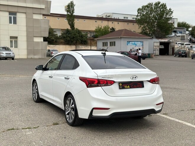 Hyundai Accent-4